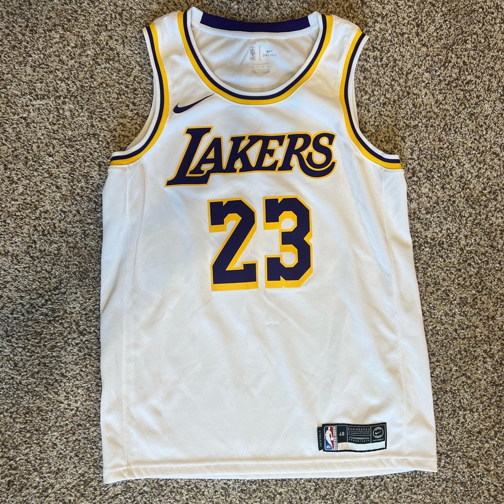 Nike Men’s Large (48) Los Angeles Lakers LeBron James Swingman White Jersey